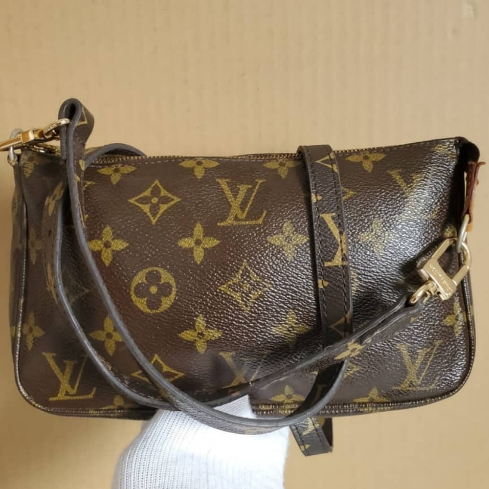 LOUIS VUITTON Monogram Pochette Accessories - Picture 1 of 10